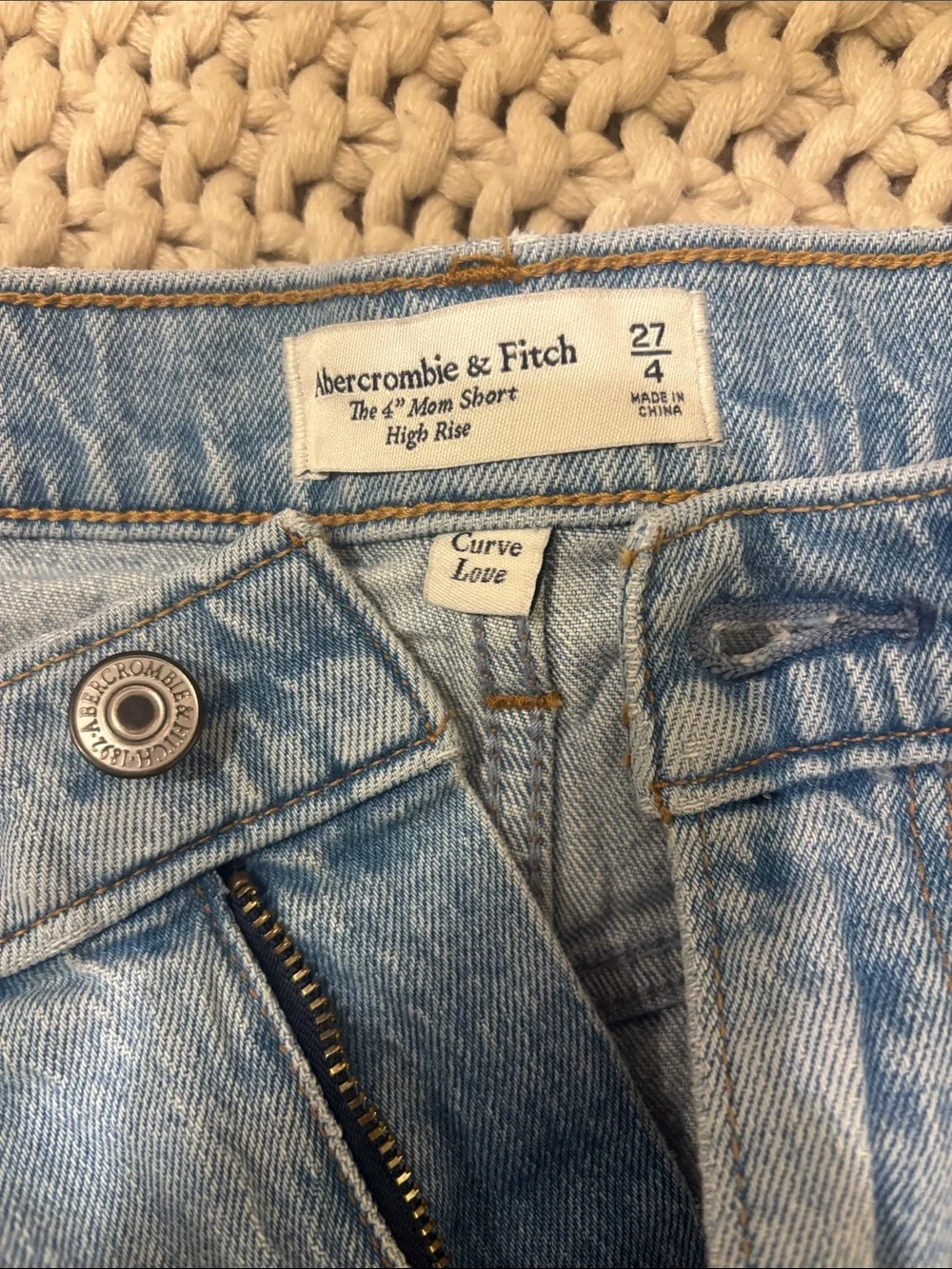 Abercrombie & Fitch 4’ Mom Short High Rise Jean Shorts Size 4 / Size 27